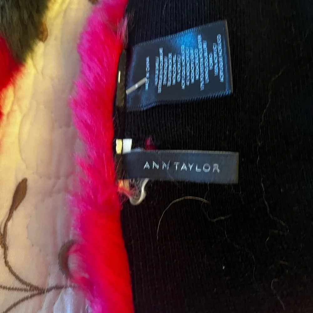 NEW with tag, Ann Taylor NEVER worn faux fur crossover scarf! Black Red Olive - Picture 2 of 4
